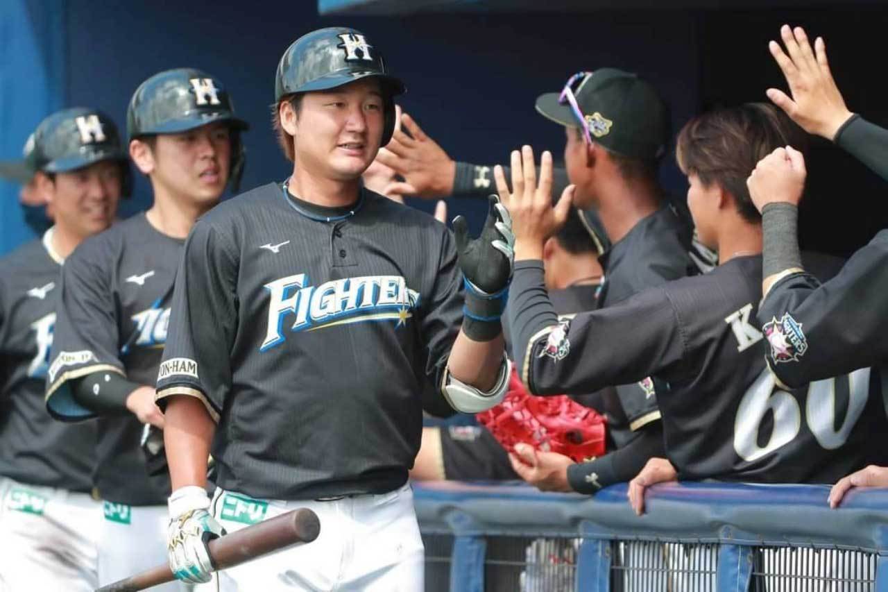 渡邊諒(左3)這兩年異軍突起，為火腿打線貢獻了許多戰力，不過今年打擊手感不佳。 擷圖自日本火腿FB官方粉絲團