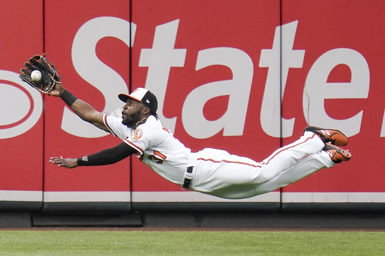 穆林斯鎮守中外野常常出現各種精彩的守備美技，攻守俱佳的表現讓他逐漸成為近年金鶯陣中少見的全能球星。 美聯社