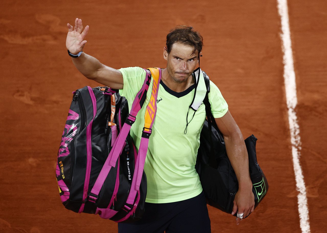 TENNIS-FRENCHOPEN/:French OpenTennis - French Open - Roland Garros, Paris, France - June 11, 2021 Spain's Rafael Nadal leaves court after losing his semi final match against Serbia's Novak Djokovic REUTERS/Christian Hartmann 路透社