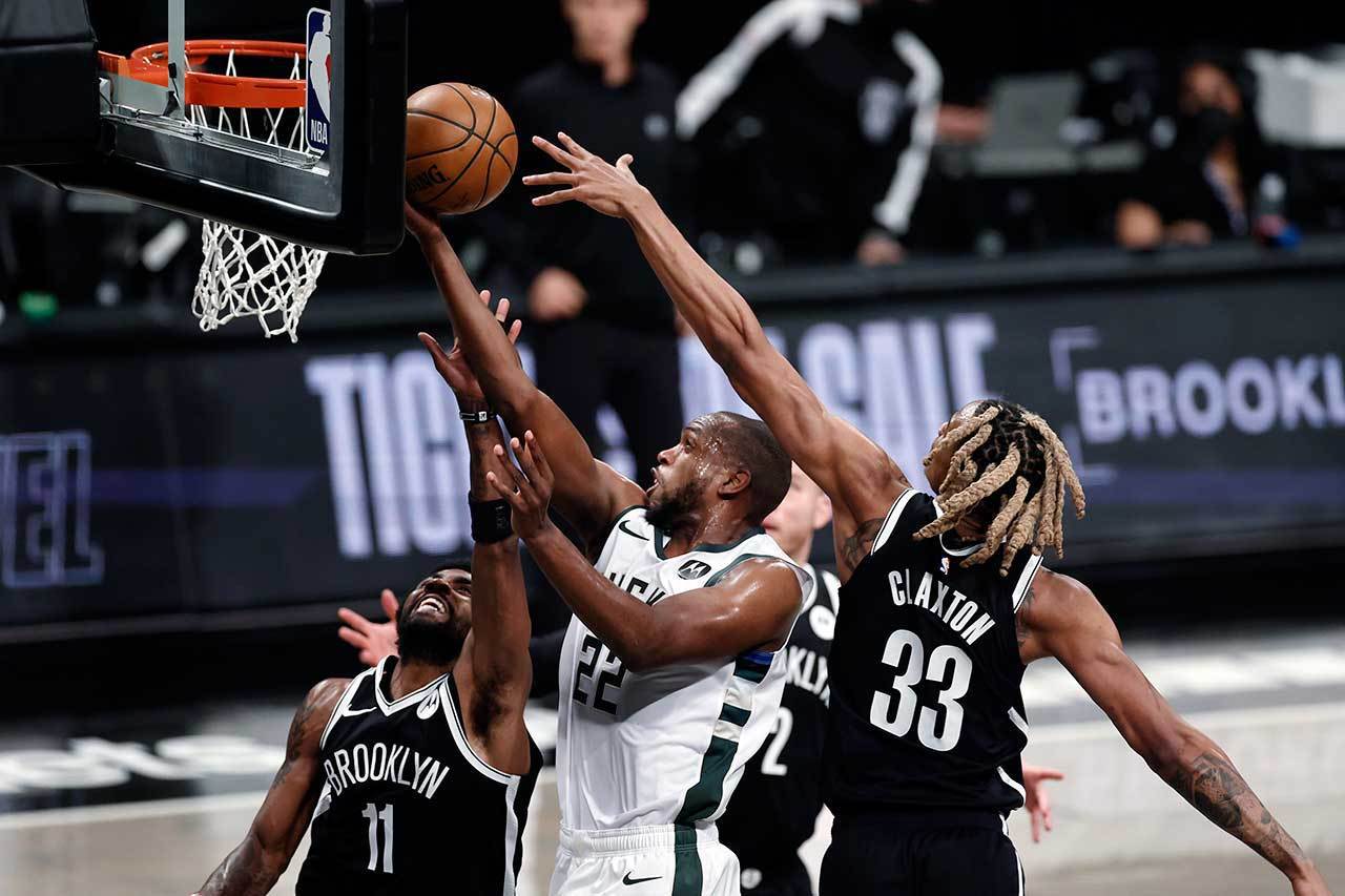 公鹿後衛米道頓(中)前兩戰43投13中，命中率僅有30.2%，他不能再這樣濫投下去，他必需與哈勒戴有更好的合作來突破籃網防線，解放字母哥後也才能讓自己有更好的投籃機會。 美聯社