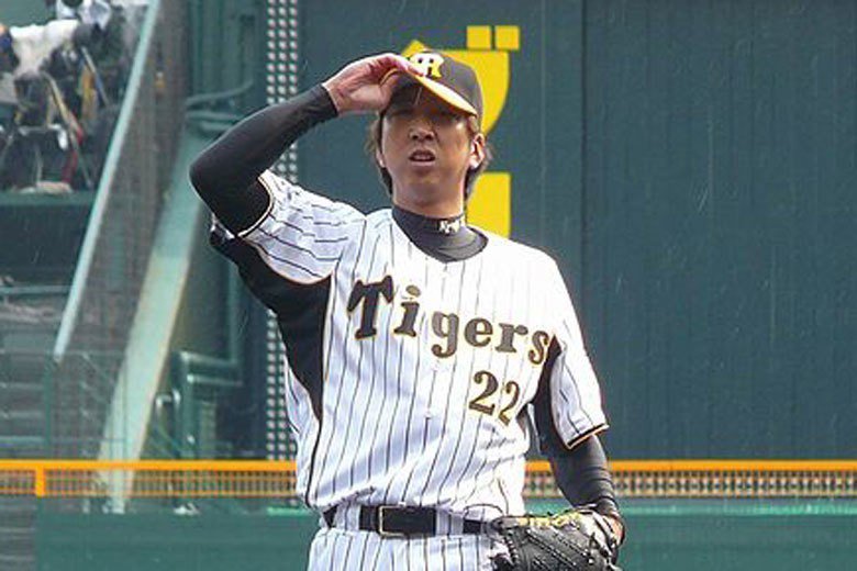 藤川球兒職業生涯中有3季是在美國職棒，其他17個球季都是在阪神陣中，拿下243次救援成功與163個中繼點，讓阪神有很長的時間不用擔心牛棚戰力。 擷圖自維基百科／Cake6攝影