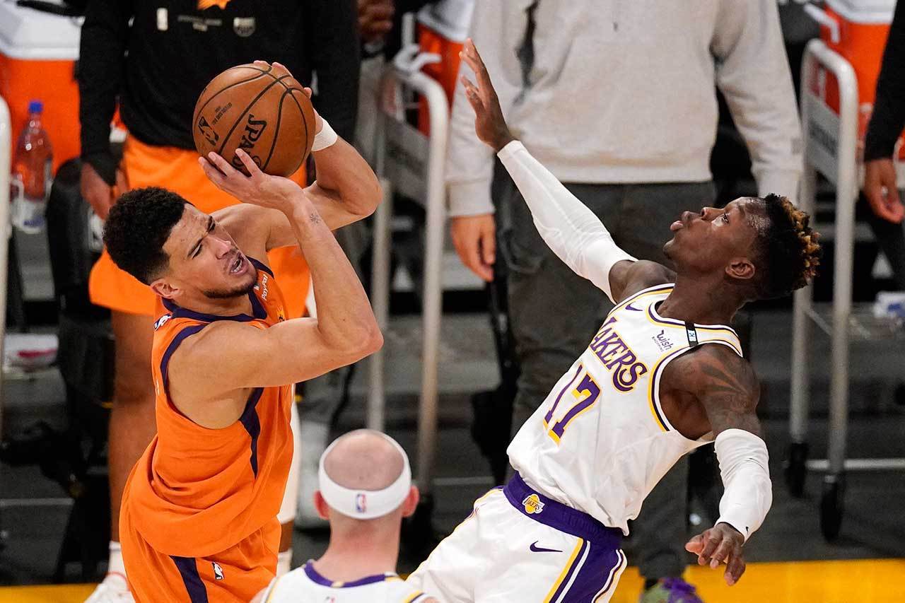 施羅德(右)雖然放話下季仍想留在湖人，但湖人恐怕無法再付他1550萬美元的高薪。 美聯社