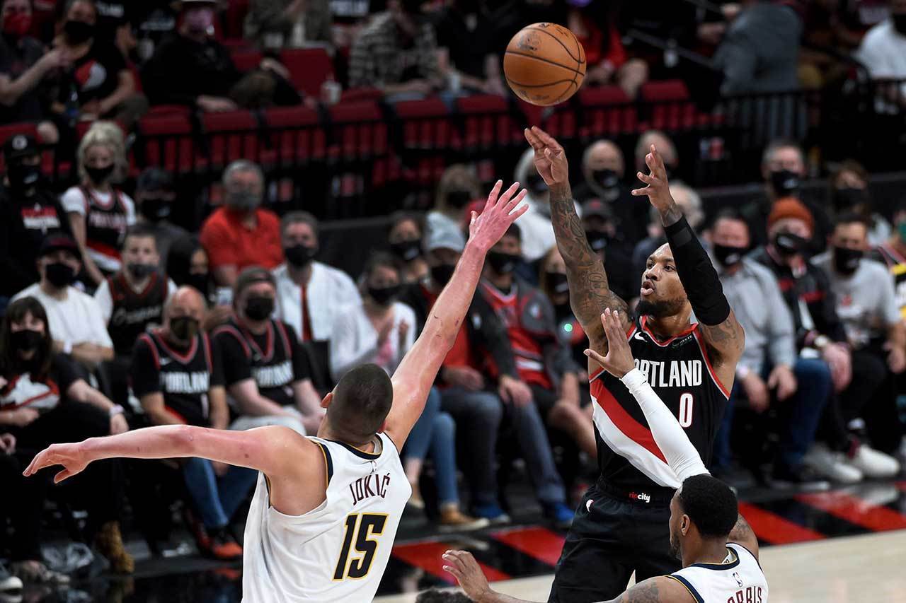 拓荒者後衛里拉德(右)在G4出手10次只投進1球，還好隊友爭氣，但他們的團隊防守一直是個嚴重的問題。 美聯社