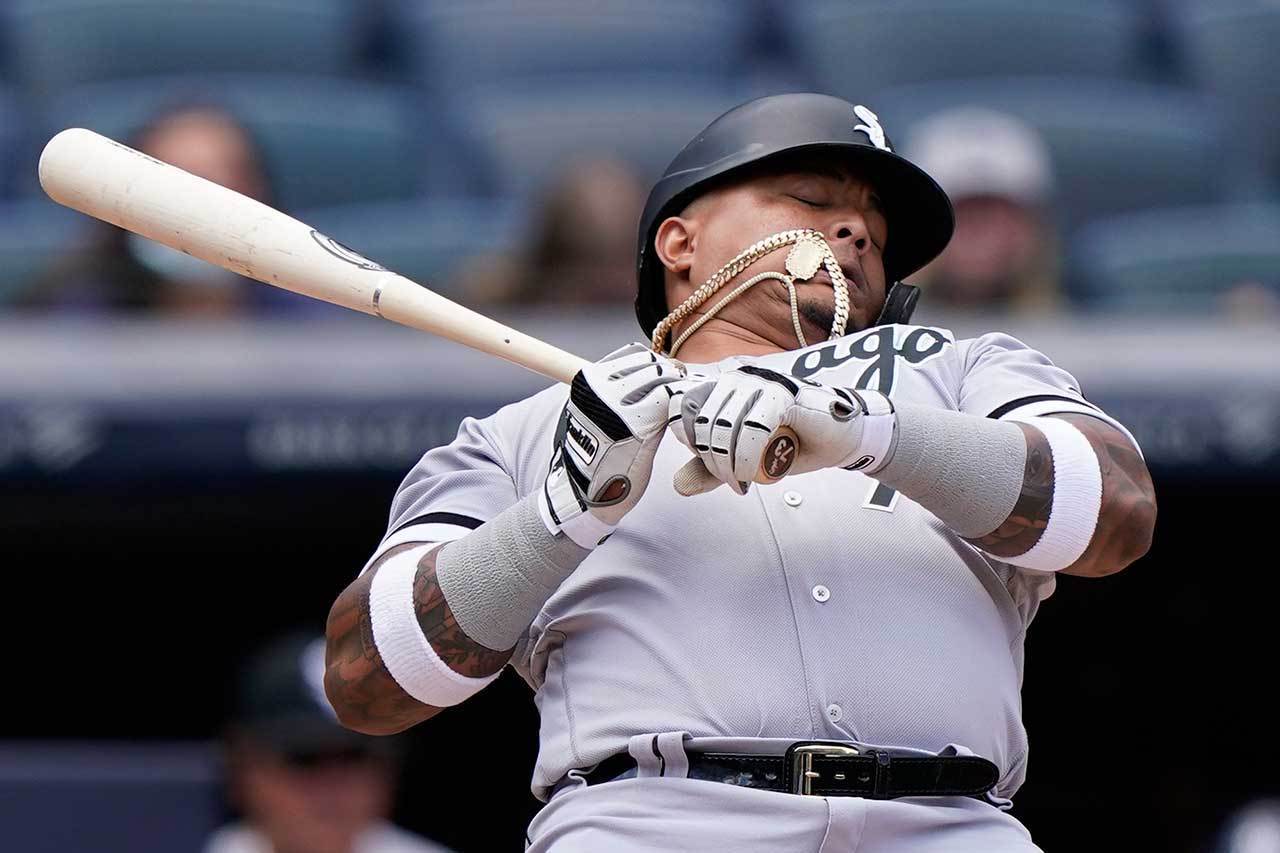 對方派野手上來投球，就不該積極出棒？那萬一對方控球不好砸了人就沒關係？不想輸得太難看為何不派正規投手呢？白襪新秀梅瑟德斯一直不明白教練的想法。 美聯社