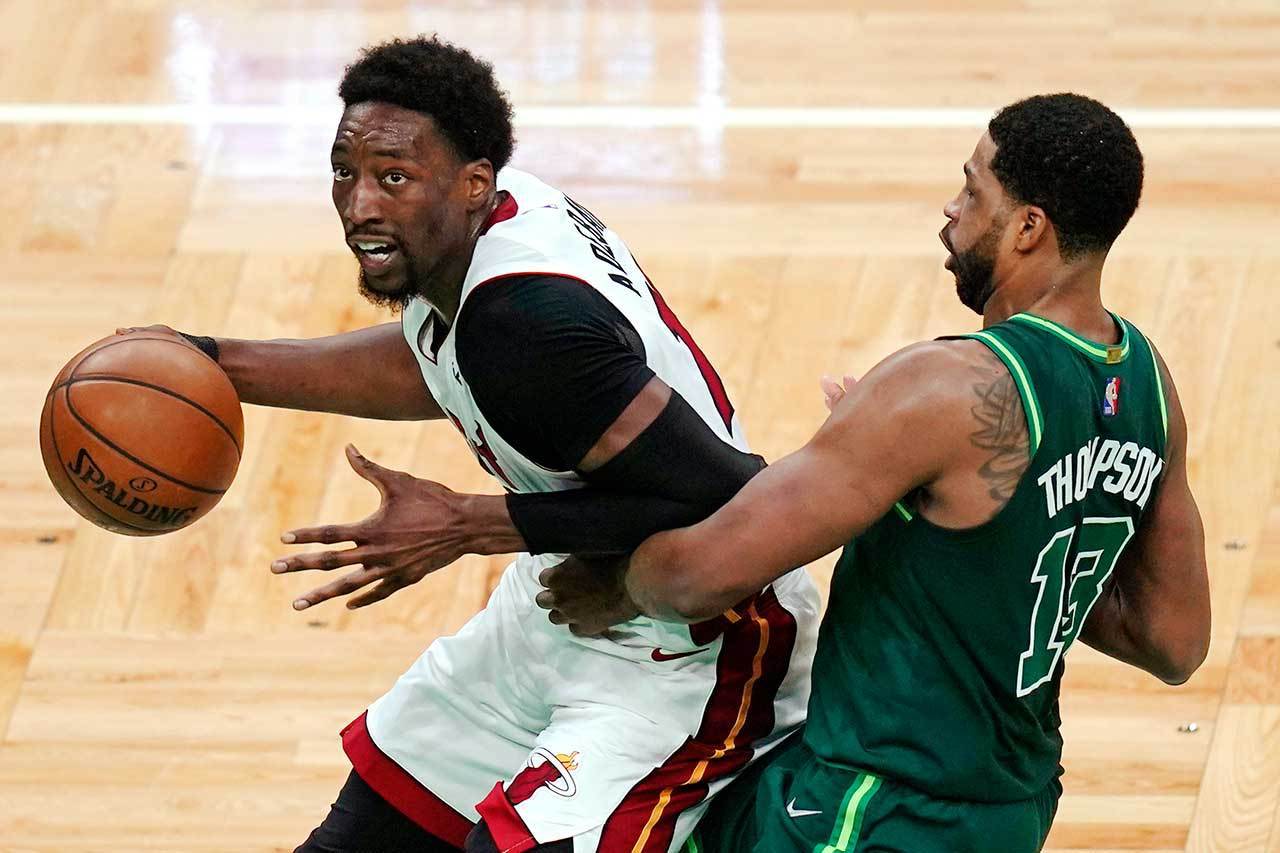 阿德巴約(左)經過去年季後賽的洗禮之後，本季表現更上一層樓，要是有機會再殺進總冠軍賽，他一定會在攻守兩端都成為關鍵的角色。 美聯社