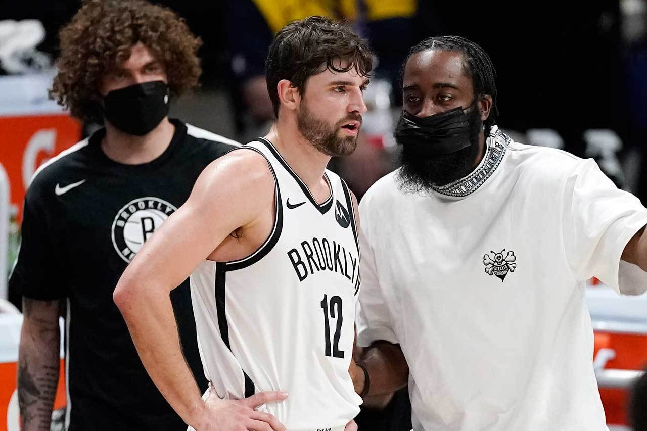 籃網在季初為了換到哈登(右)，寧可送出兩大主將艾倫和勒佛特，而不願意動到哈里斯，從目前的狀況來看，這是相當明智的決定。 美聯社